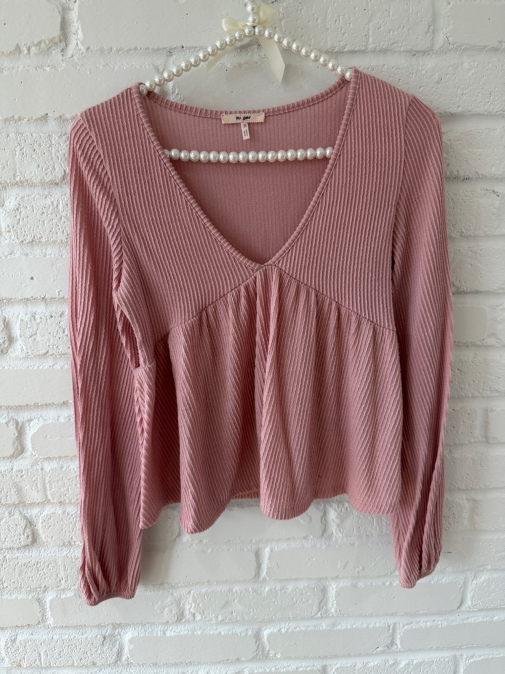 Francesca's Collections Mauve Pink Ribbed V-Neck Peplum Top
